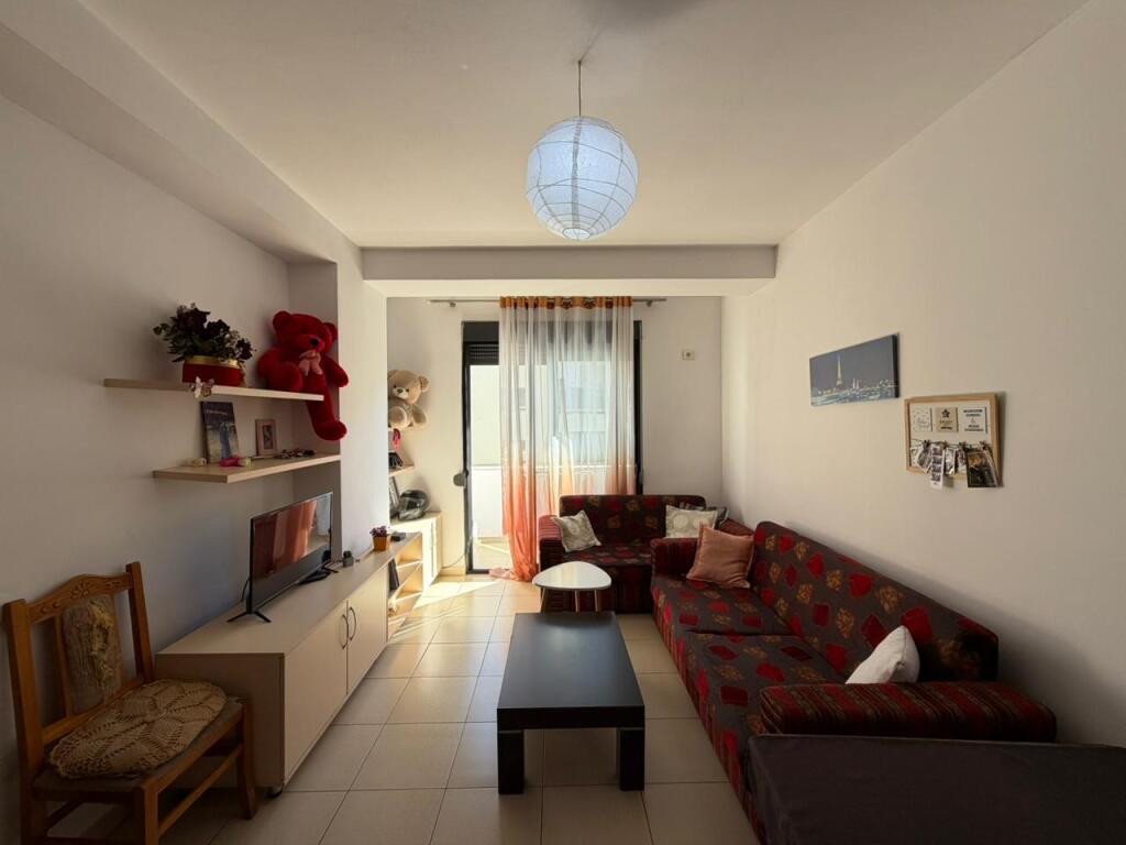 Apartament 1+1 per shitje prane Hotel Roland.