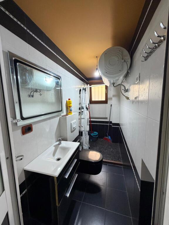 Ambient biznesi për qira – Rruga e Durrësit