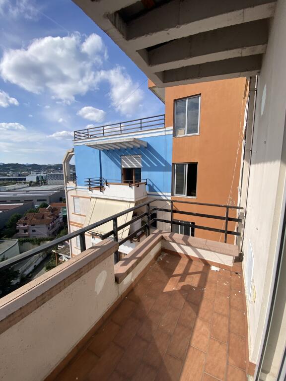 Tek Spitali Hygeia Shitet Apartament 1+1 Me Planimetri Te Rregullt!