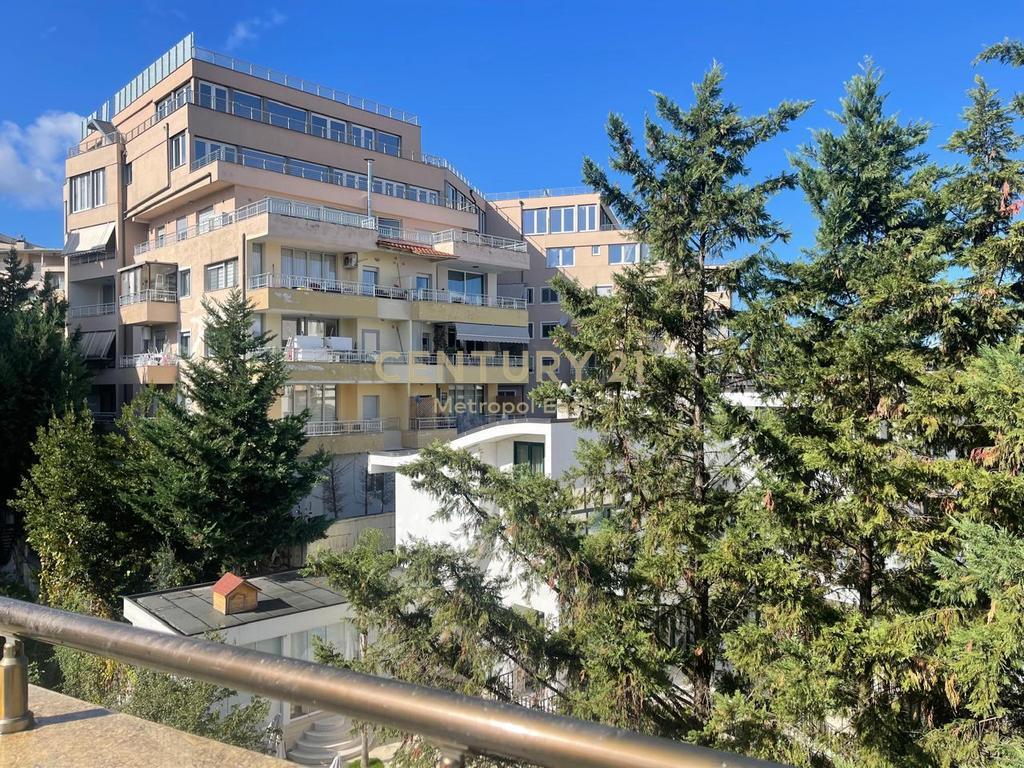 VENDESI APPARTAMENTO COMODO 2+1+2 CON LUCE E SPAZIO VICINO AL LAGO ASCIUTTO