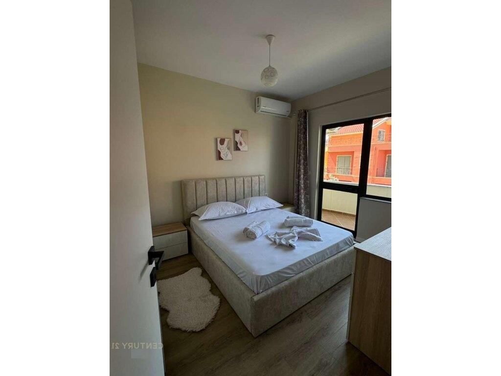 Jepet me qera apartament 2+1 prane Bulevardit!