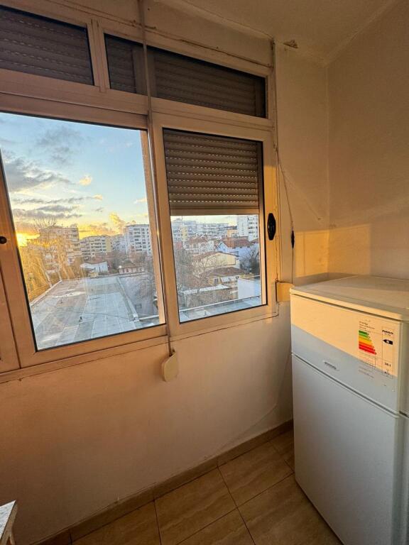 Jepet me qera Apartamenti 2+1,Myslym shyr , prane tregut cam .500 mije leke