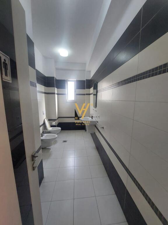 JEPET GODINE 4 KATESHE ME QERA NE VAQARR 4.000 EURO