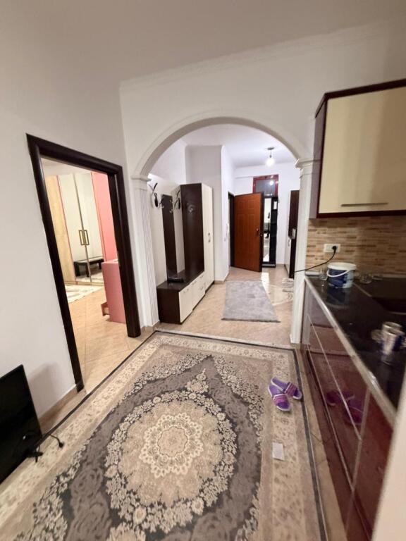 Shitet apartament 4+1+2 tek Kthesa e Kamzes