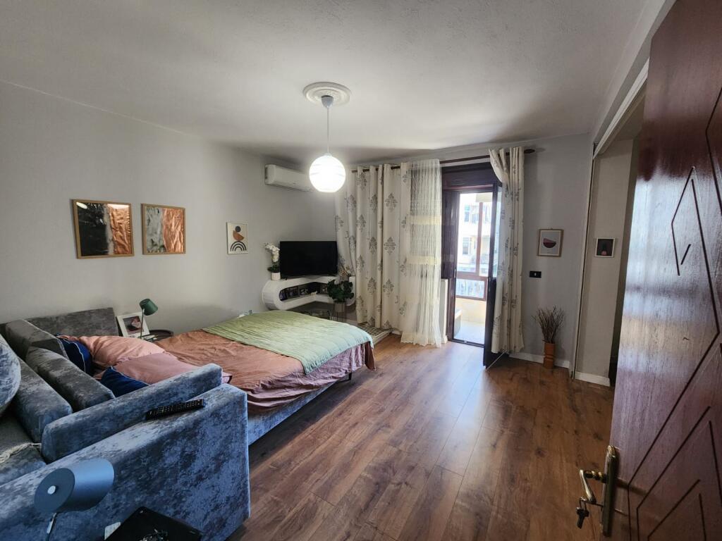 Jepen me qera super Apartament  Iliria Plazh      1+1
