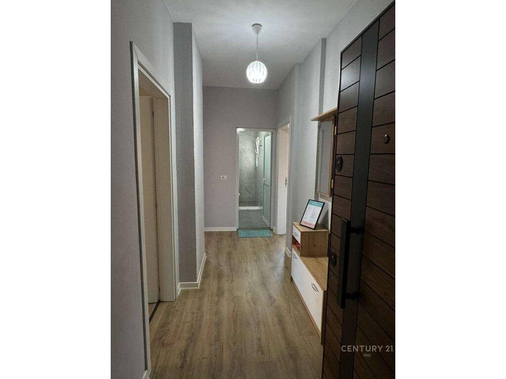 Jepet me qera apartament 2+1 prane Bulevardit!