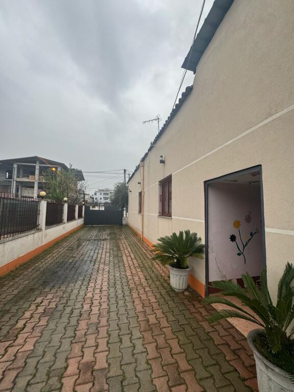 Business premises for rent, Kamez