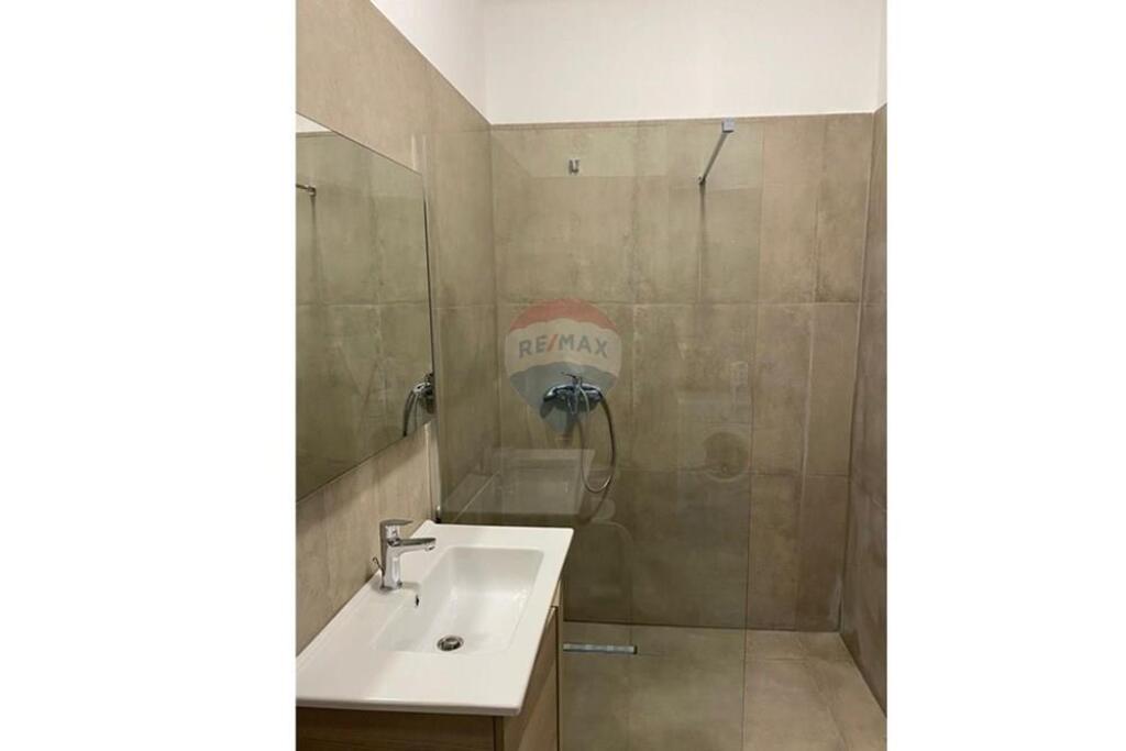 Apartament 1+1 per qira tek Square 21