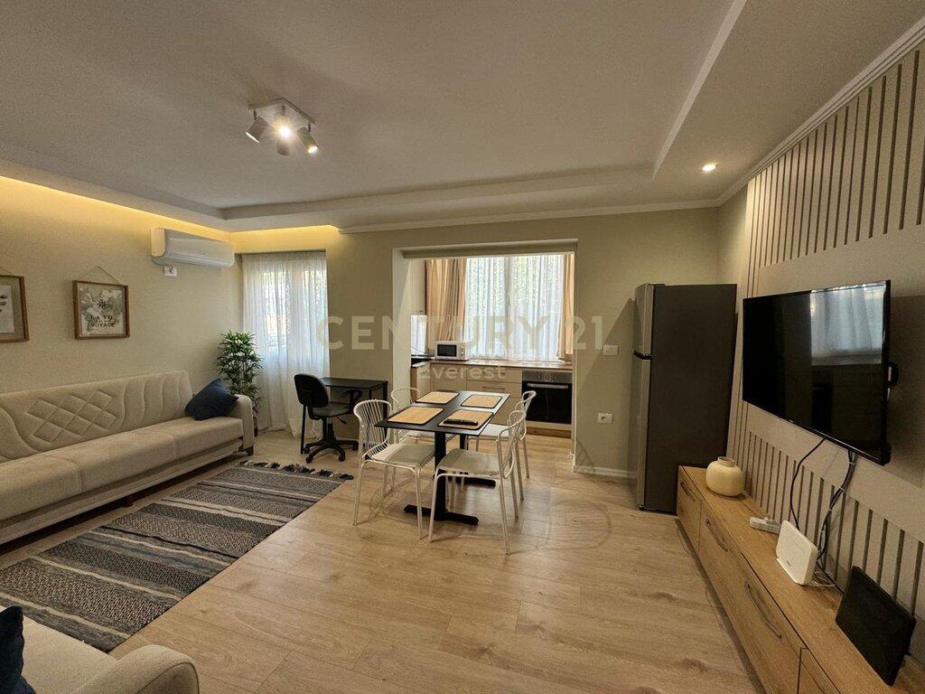 QENDER, APARTAMENT 1+1 PER QIRA