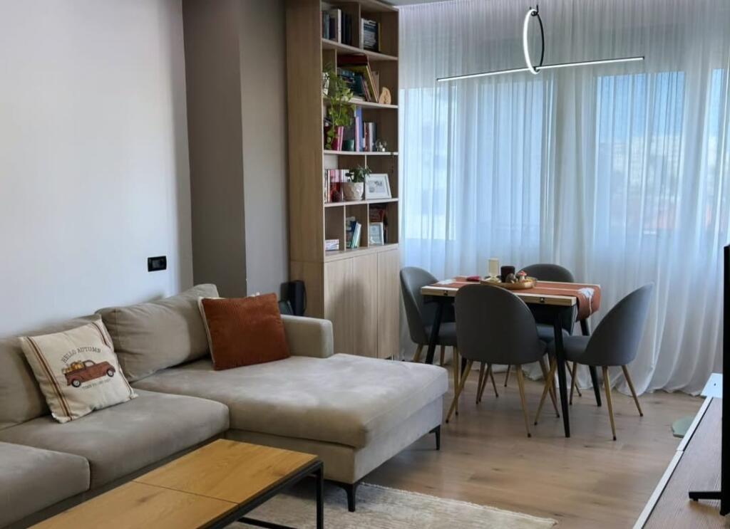 21 DHJETORI, shesim SUPER apartament 1+1