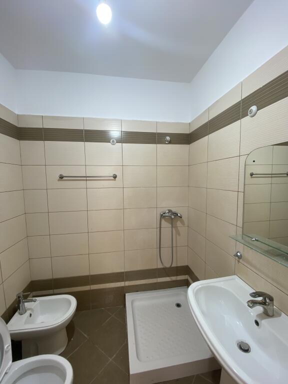 Tek Spitali Hygeia Shitet Apartament 1+1 Me Planimetri Te Rregullt!