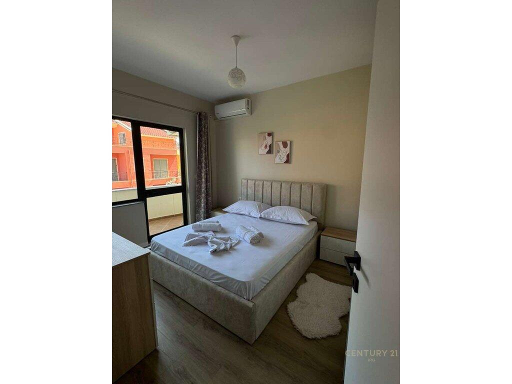 Jepet me qera apartament 2+1 prane Bulevardit! 700 € /Muaj