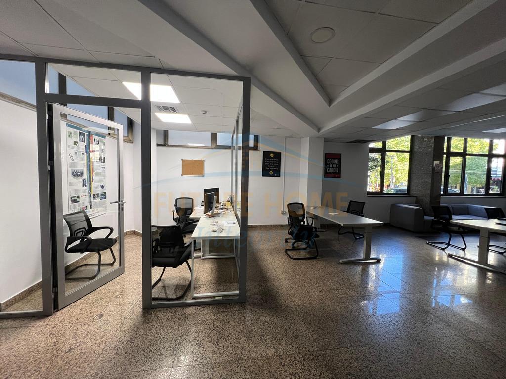 JEPET ME QERA AMBJENT ZYRASH, BLLOK