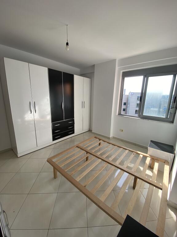 Tek Spitali Hygeia Shitet Apartament 1+1 Me Planimetri Te Rregullt!