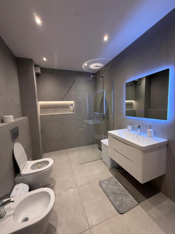 Apartment 1+1, Astir!