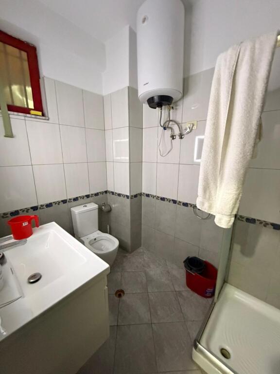 Shitet apartament 4+1+2 tek Kthesa e Kamzes