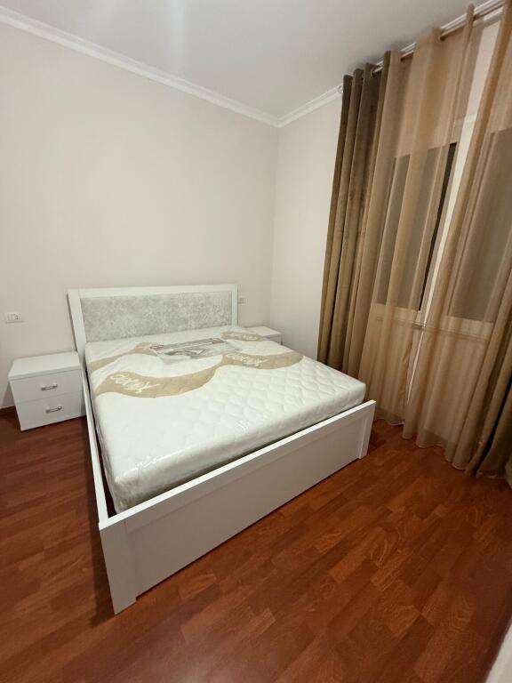 Nenstacioni elektrik, apartament 2+1 me qera 45,000 leke Siri Kodra
