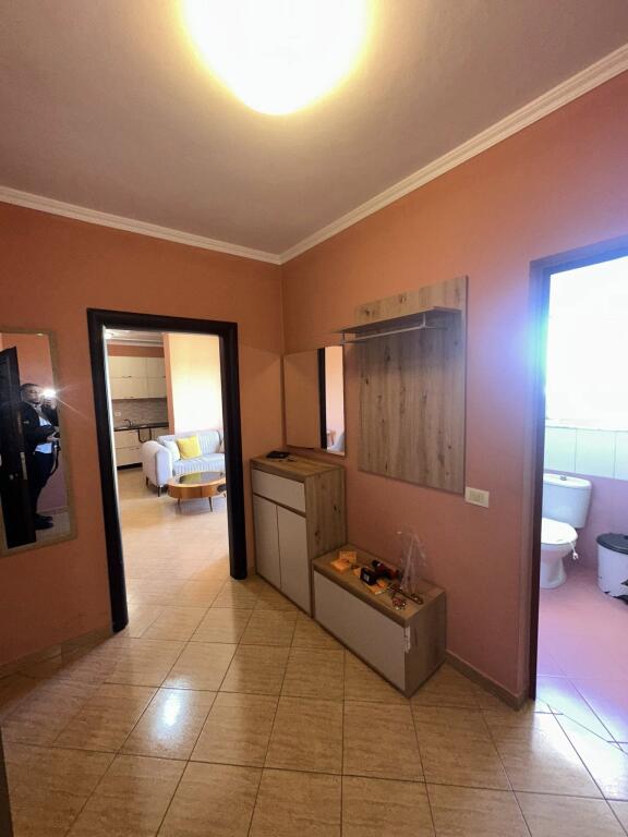 1+1 + BALLKON PRANË QENDRËS 300EURO