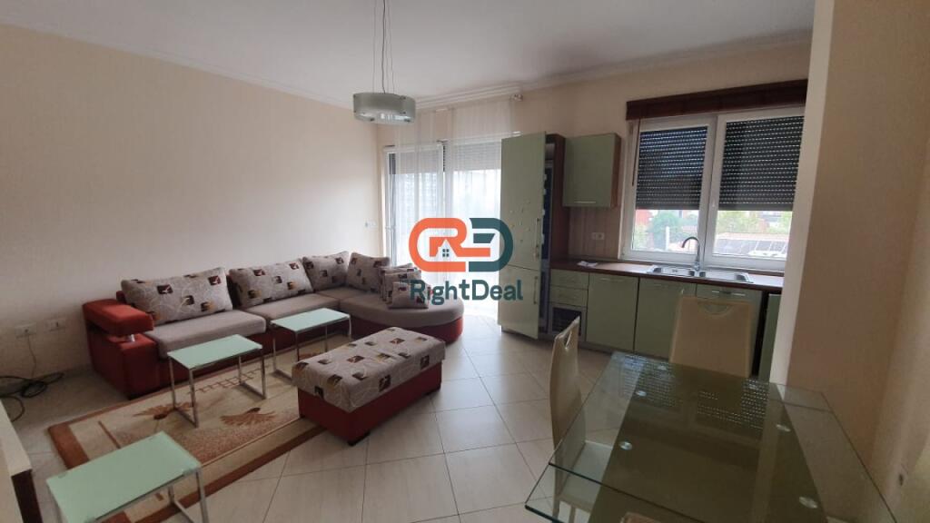 Tek Rruga E Bogdaneve, Jepet Me Qira Super Apartament 1+1 !!