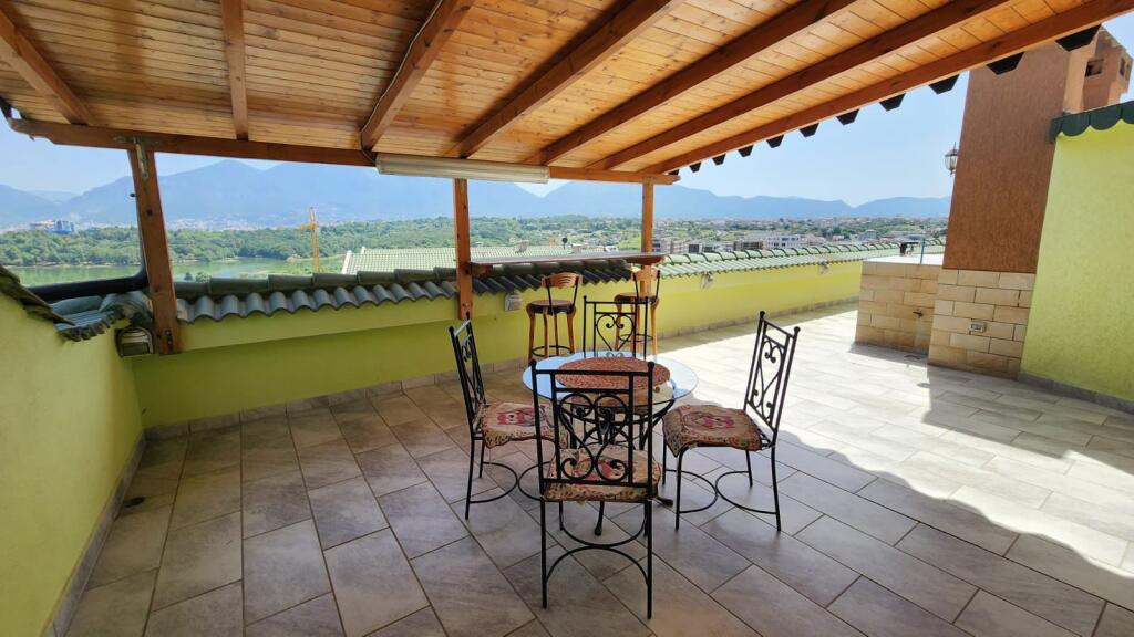Penthouse per qera ne zonen e Liqenit
