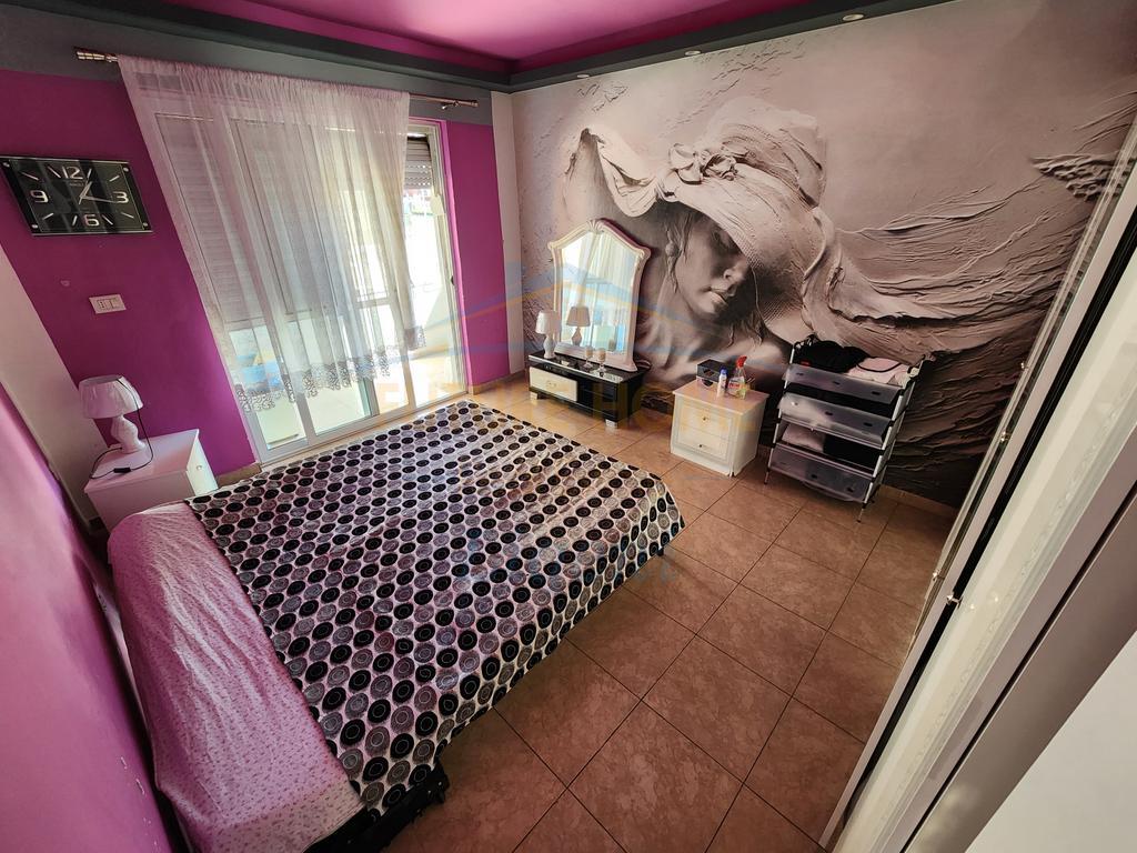 Shitet, Apartament 2+1, Rruga e Kavajës, Tiranë