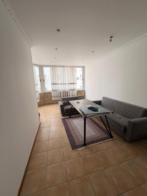 Shitet apartament 4+1+2 tek Kthesa e Kamzes