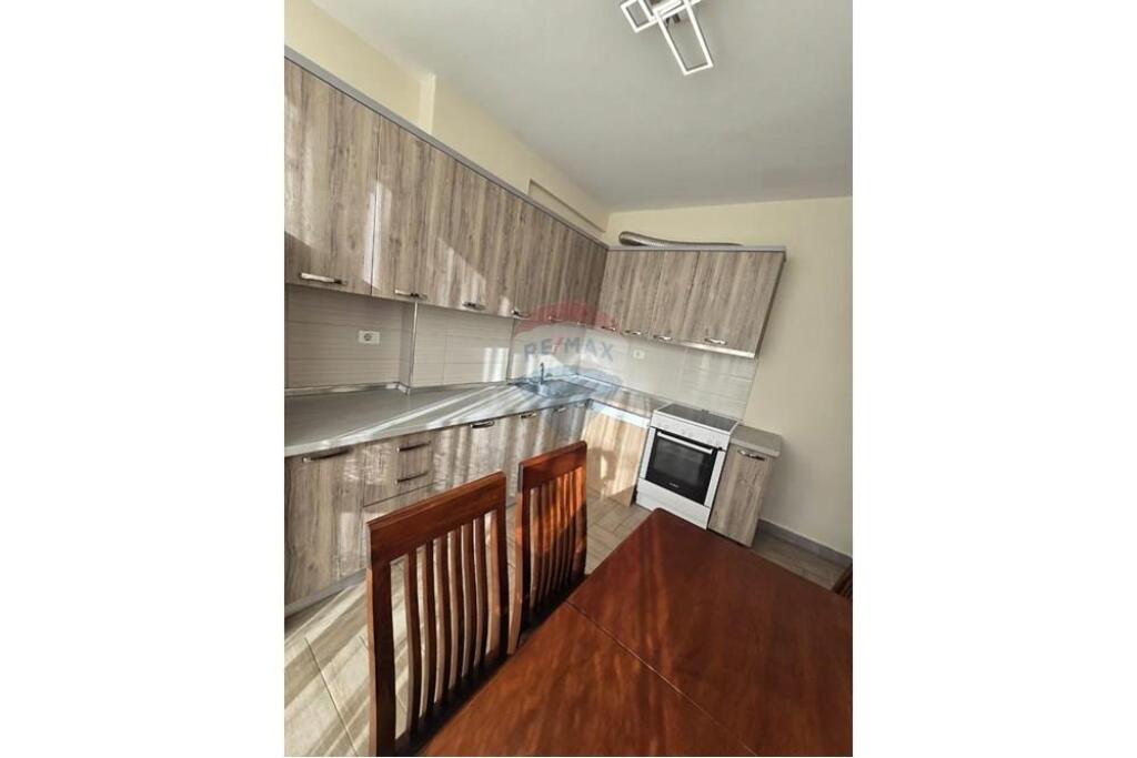 Jepet me qira 2+1 tek Ish Parku i Autobuzave,Rezidenca Alba.