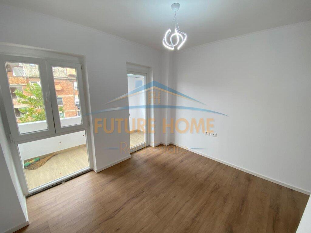 Shitet, Apartament 2+1, 21 Dhjetori