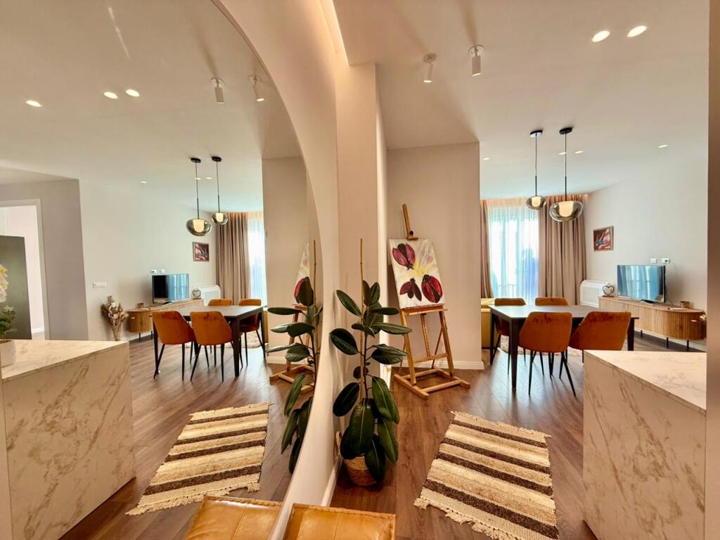 2+1 𝐏𝐄𝐑 𝐐𝐈𝐑𝐀 𝐊𝐎𝐌𝐔𝐍𝐀 𝐄 𝐏𝐀𝐑𝐈𝐒𝐈𝐓