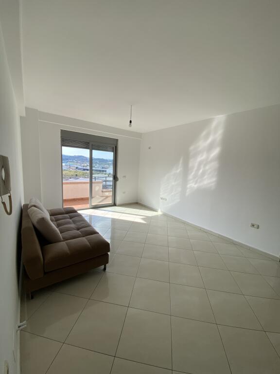 Tek Spitali Hygeia Shitet Apartament 1+1 Me Planimetri Te Rregullt!