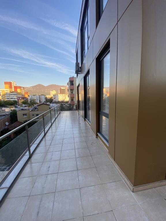 Business premises with an area of 150 m2, service complex train station, 2500 euros