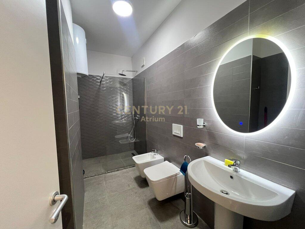 JEPET ME QIRA APARTAMENT 2+1 – ZOGU I ZI! 1,000 € /Muaj