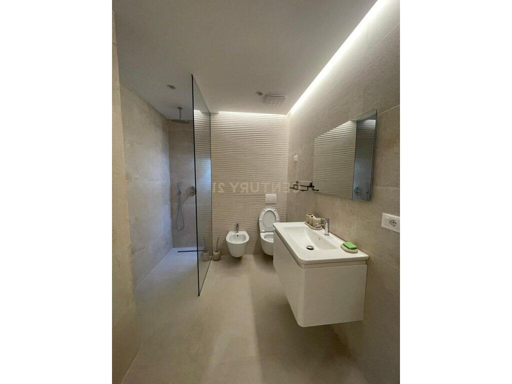 APARTAMENT 2+1 ME QIRA  TE AMBASADA AMERIKANE, TIRANE!