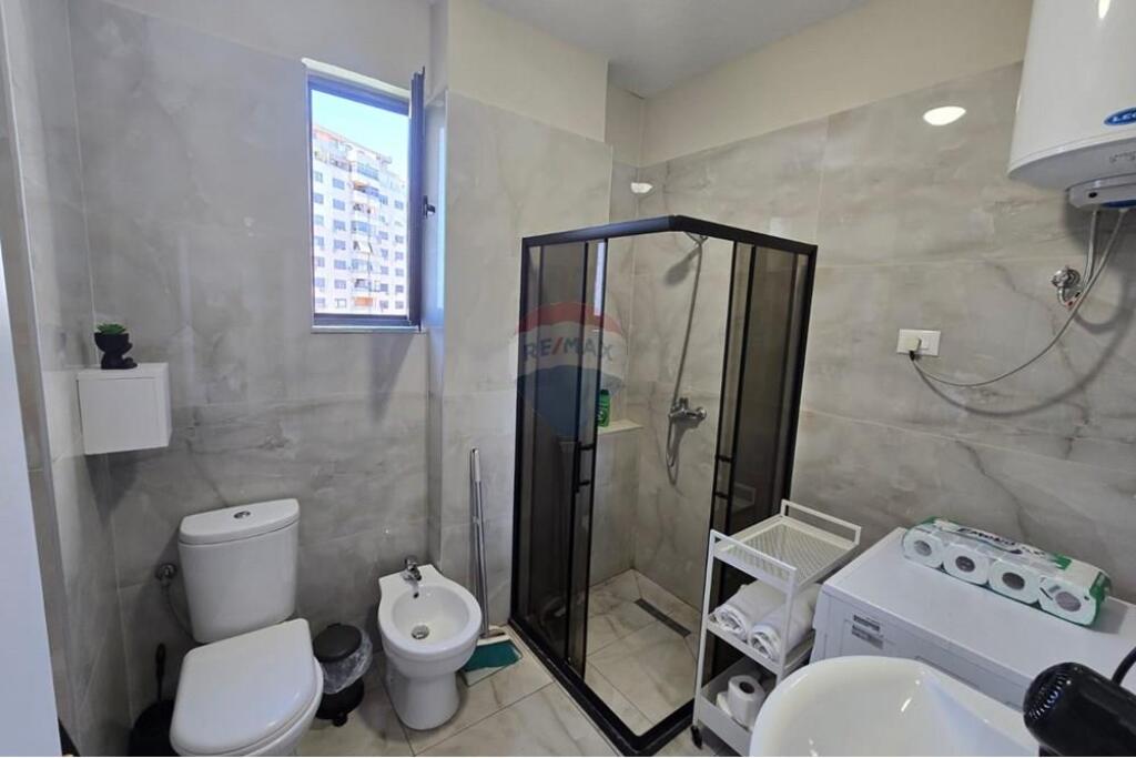 Apartament 2+1 me qera, Rruga Barikadave