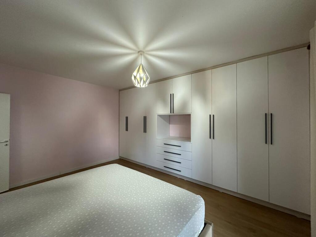 Apartament 1+1 per qira tek Kika 1/Komuna e Parisit.