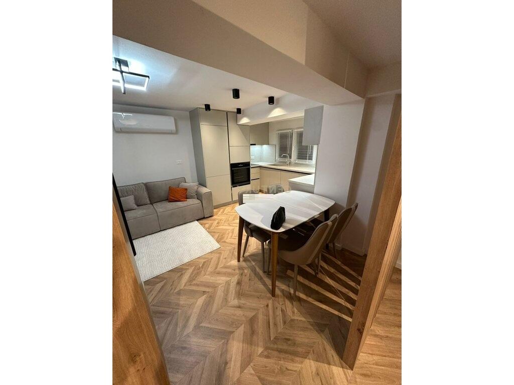 Apartament 2+1 me oborr privat + POST PARKIMI