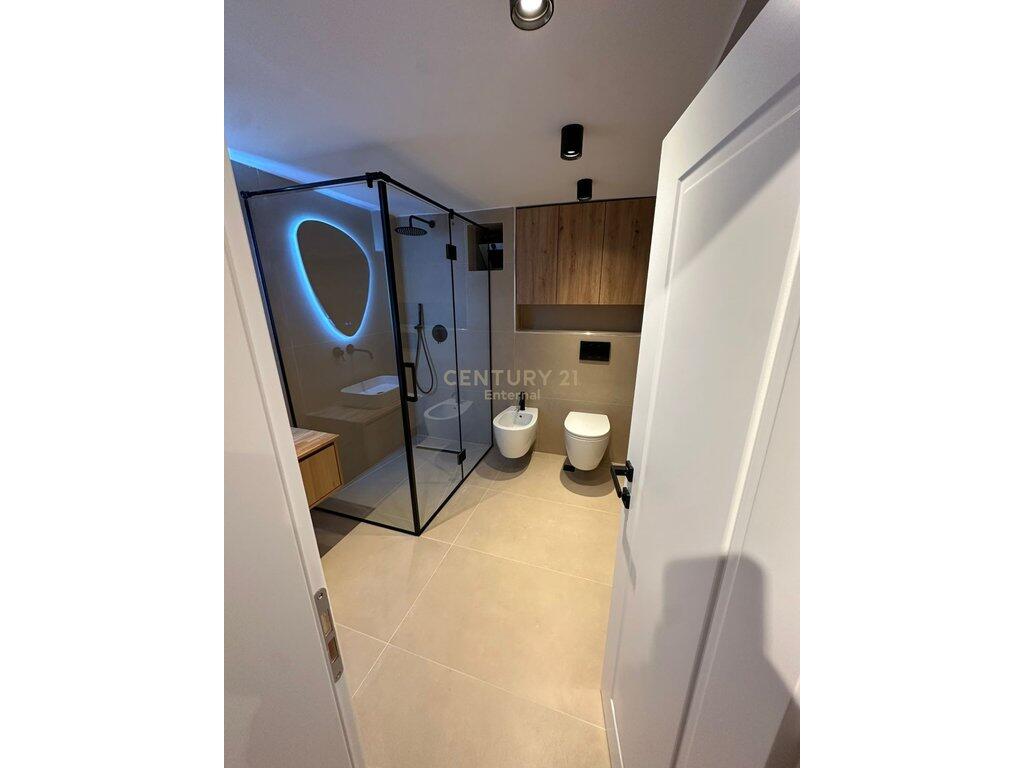 JEPET ME QIRA APARTAMENT MODERN 2+1 ME OBORR PRIVAT & POST PARKIMI