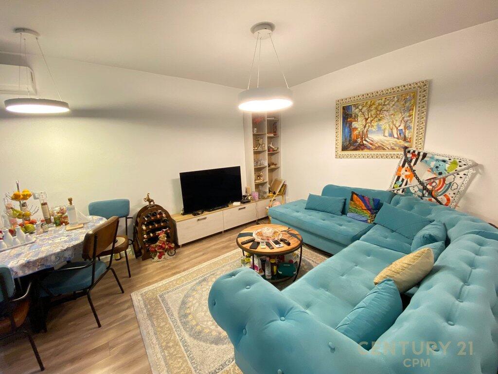 SHESIM APARTAMENT 2+1 PRANE QENDRES!