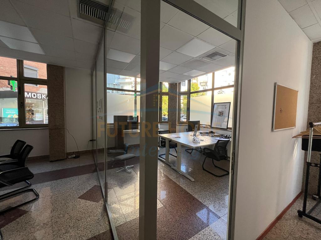 JEPET ME QERA AMBJENT ZYRASH, BLLOK