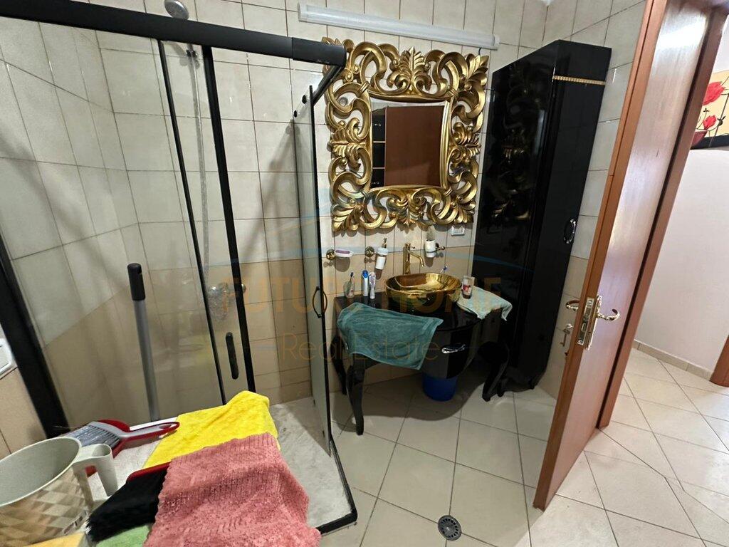 Shitet, Apartament 1+1, Stacioni i Trenit, Tirane