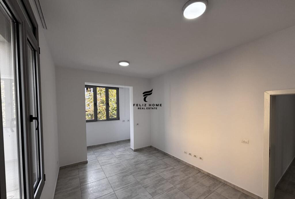 OFFICE FOR RENT 75 M2 DIBRA STREET 500 EURO