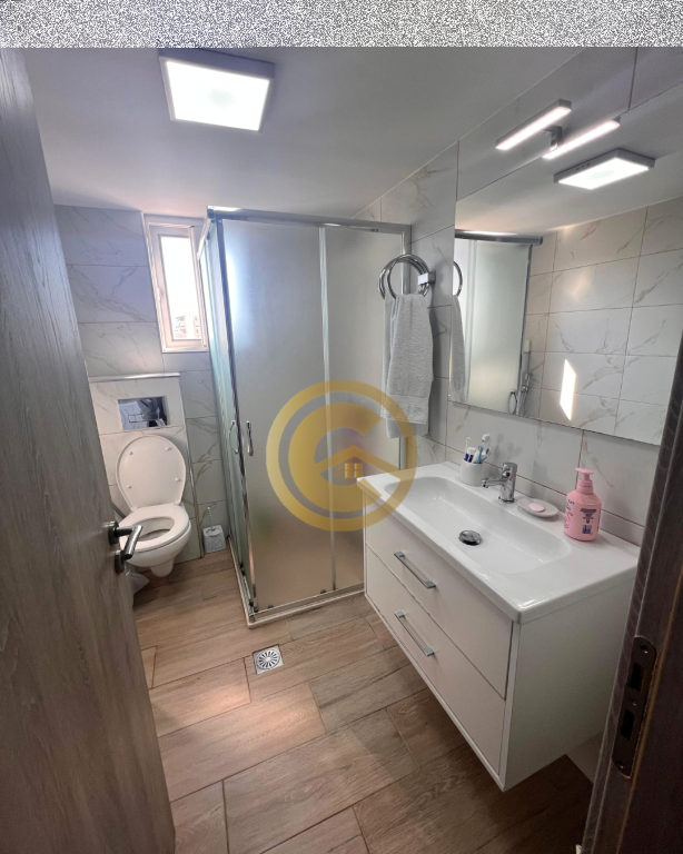 Apartament 2+1 me pamje mahnitëse nga deti – elegancë dhe komoditet në zemër të Sarandës