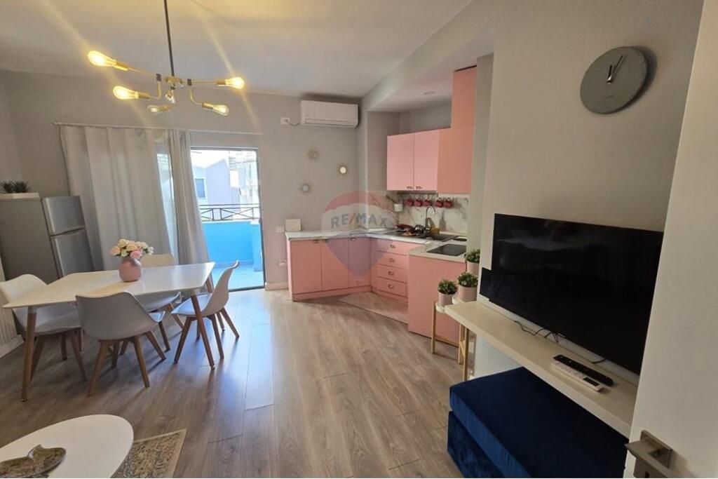 Apartament 2+1 me qera, Rruga Barikadave