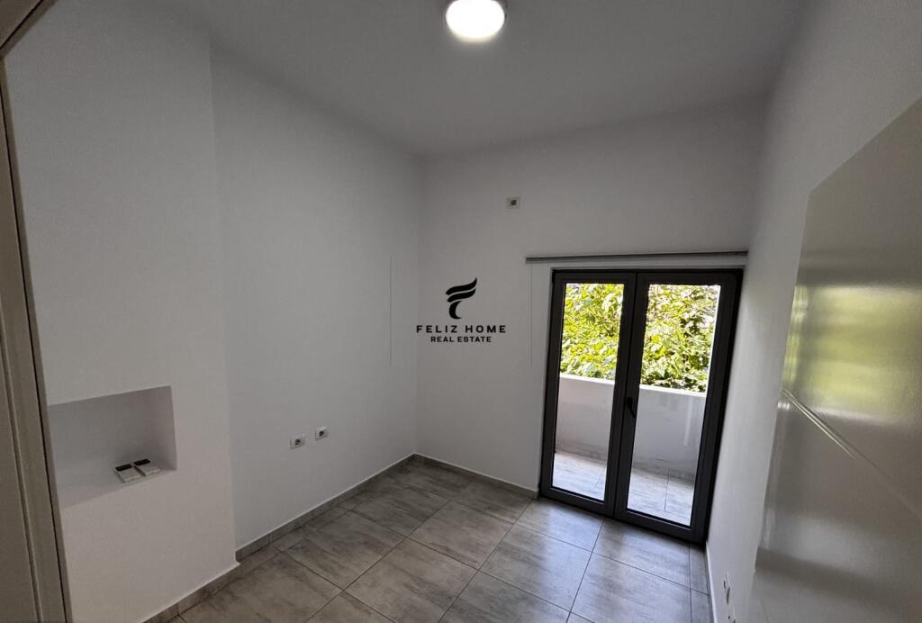 OFFICE FOR RENT 75 M2 DIBRA STREET 500 EURO