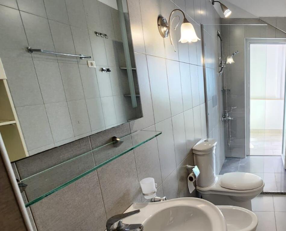 Penthouse per qera ne zonen e Liqenit