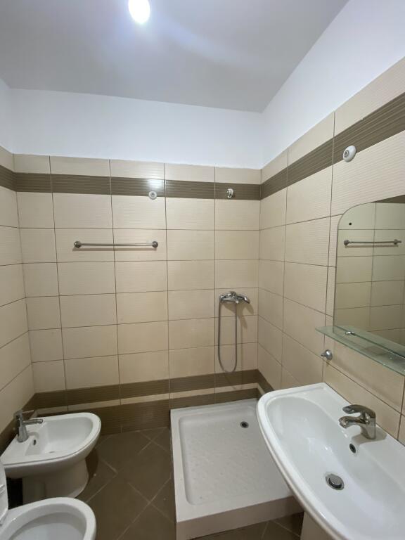 Tek Spitali Hygeia Shitet Apartament 1+1 Me Planimetri Te Rregullt!