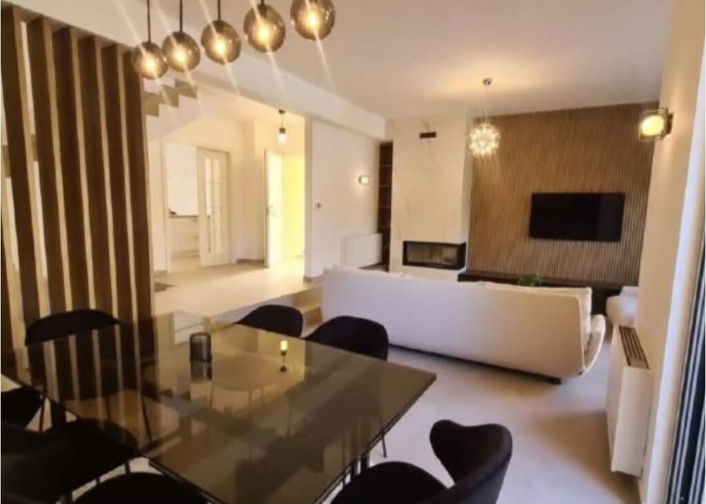 Rruga Elbasanit, Pallati Brigadave, ne Rezidencen me te bukur! shesim SUPER VILE, me pishine