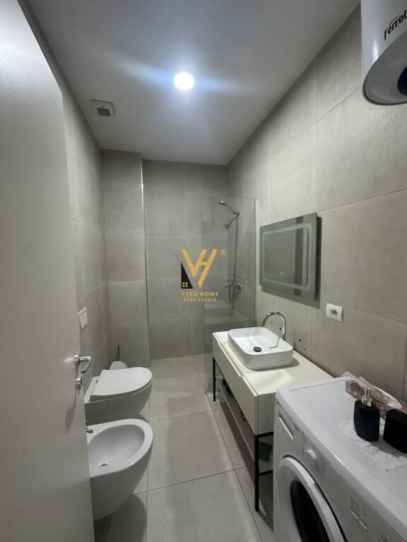 JEPET APARTAMENT 1+1+BLK ME QERA TE GARDEN BUILDING, RR.KAVAJES 1.100 EURO