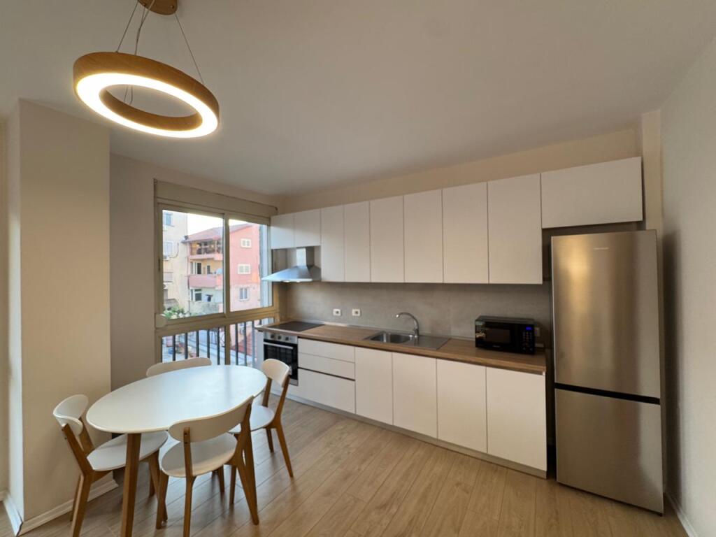 APARTAMENT 1+1 ME QIRA , RRUGA E KAVAJES /QENDER