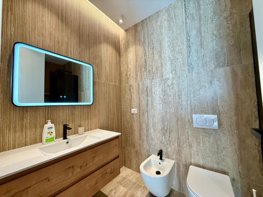 Apartment 2+1 at Komuna e Parisit